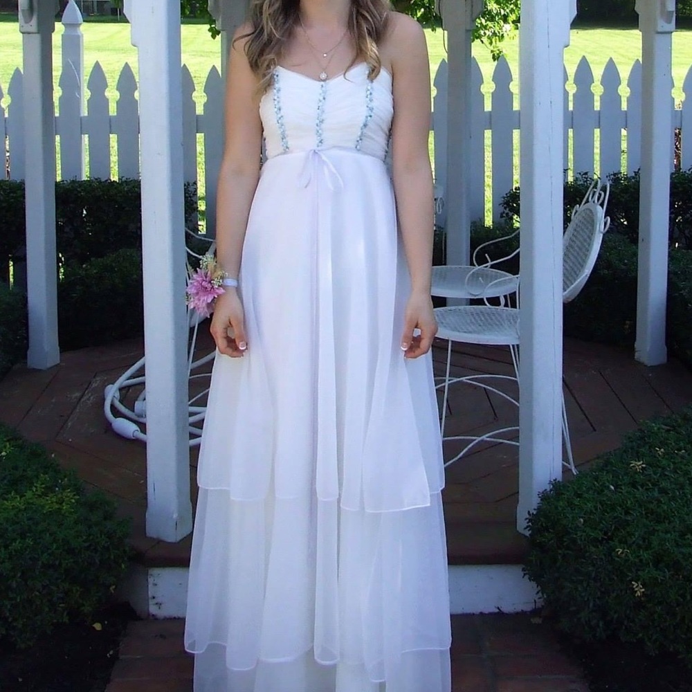 Beautiful Vintage Floor Length Gown - size 2/4